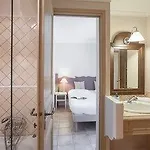 Pierre & Les Restanques Du Golfe De Saint-tropez Apart-hotel