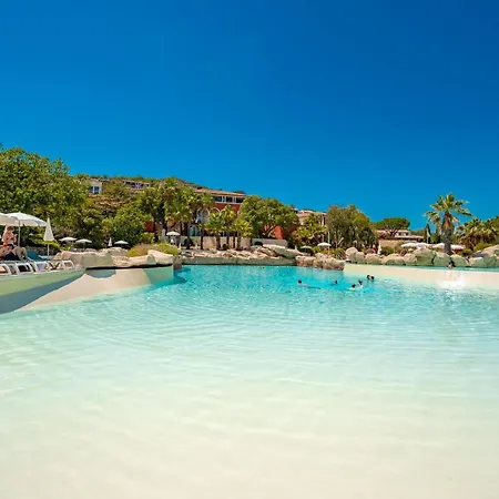 Résidence Pierre&vacances Les Restanques Du Golfe De Saint-tropez 3*