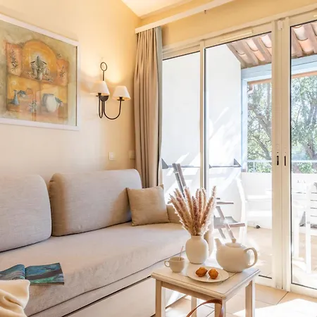 Pierre & Les Restanques Du Golfe De Saint-tropez 3* Grimaud