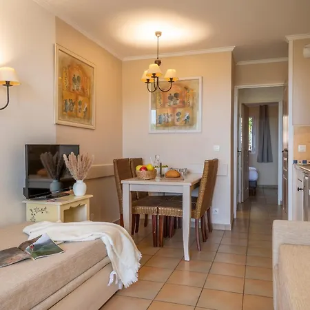 Pierre & Les Restanques Du Golfe De Saint-tropez Apartmanhotel Grimaud