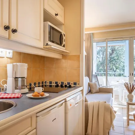 Pierre & Les Restanques Du Golfe De Saint-tropez 3*