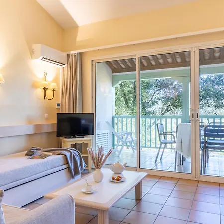 Pierre & Les Restanques Du Golfe De Saint-tropez Apartmanhotel