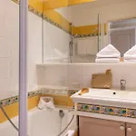 Pierre & Les Restanques Du Golfe De Saint-tropez アパートホテル グリモー