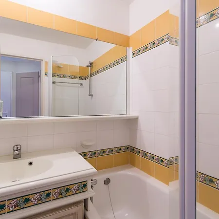 Pierre & Les Restanques Du Golfe De Saint-tropez Apart-hotel