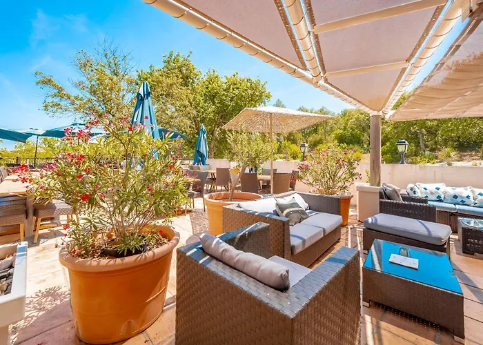 Pierre & Les Restanques Du Golfe De Saint-tropez 3* Grimaud