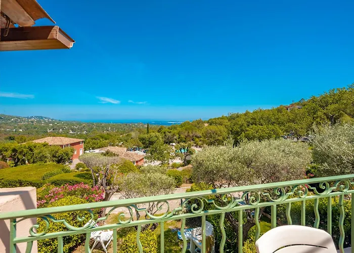 Pierre & Les Restanques Du Golfe De Saint-tropez 3*