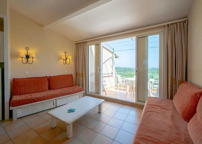 Pierre & Les Restanques Du Golfe De Saint-tropez Apartmanhotel 3*