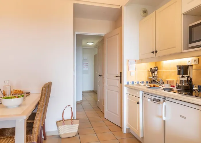 Pierre & Les Restanques Du Golfe De Saint-tropez Apartmanhotel 3*