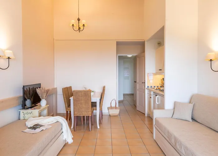 Pierre & Les Restanques Du Golfe De Saint-tropez 3*