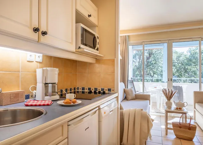 Pierre & Les Restanques Du Golfe De Saint-tropez 3*