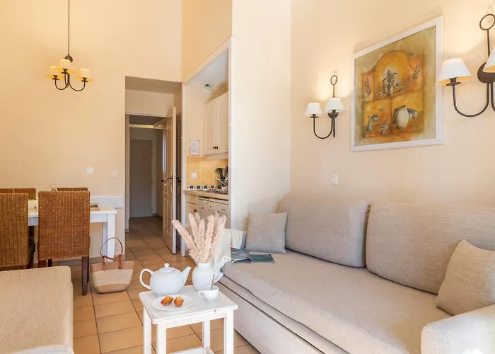 Pierre & Les Restanques Du Golfe De Saint-tropez Apartmanhotel