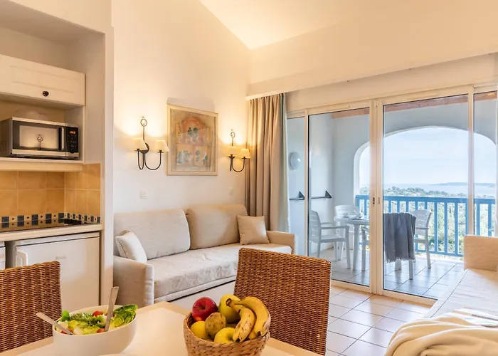 Apartmanhotel Pierre & Les Restanques Du Golfe De Saint-tropez 3*