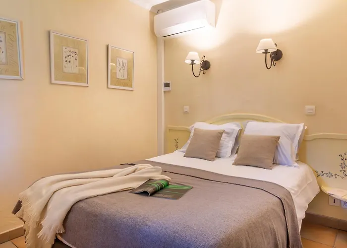 Pierre & Les Restanques Du Golfe De Saint-tropez Apartmanhotel 3*