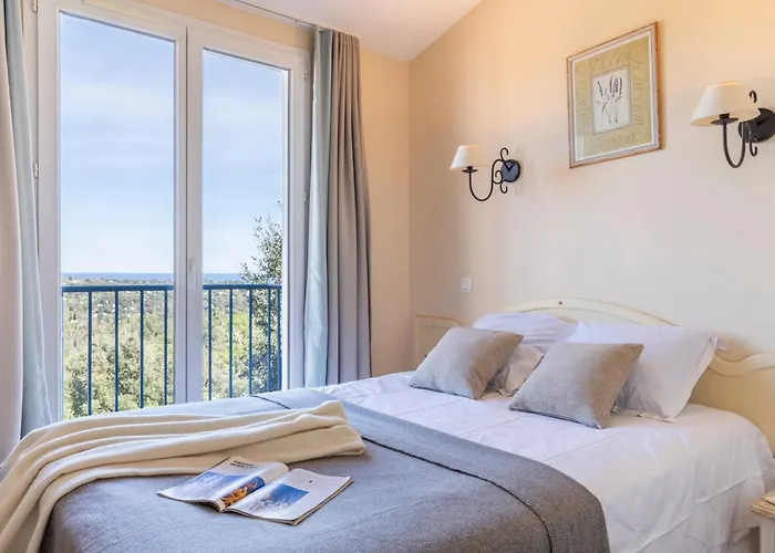 Pierre & Les Restanques Du Golfe De Saint-tropez Apartmanhotel 3*