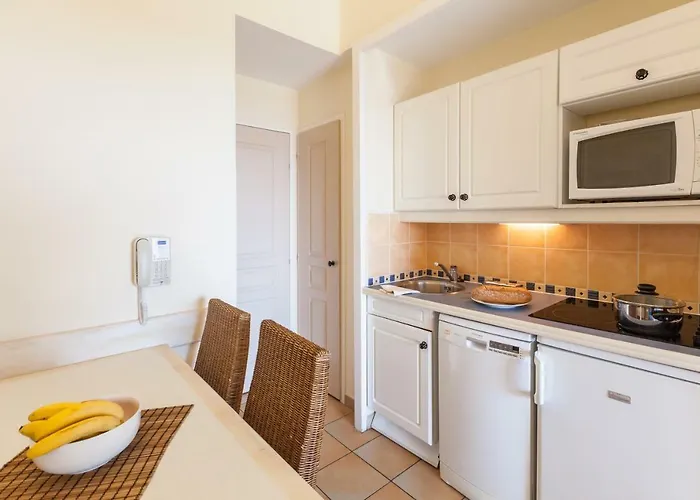 Aparthotel Residence Pierre & Vacances Les Restanques Du Golfe De Saint-Tropez 3*